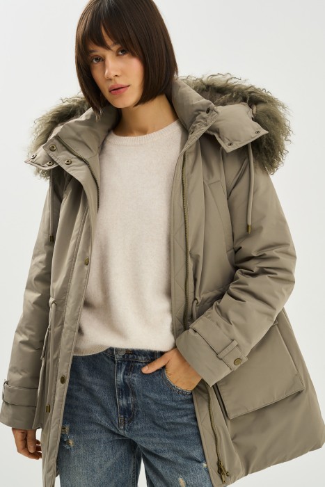 зимняя куртка с капюшоном из россии вид сбоку