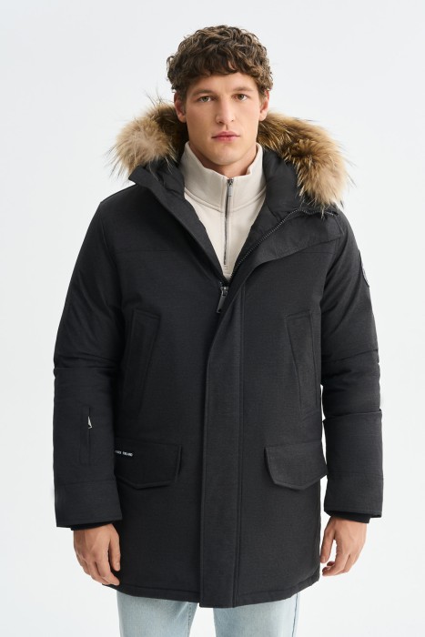 зимняя куртка с капюшоном от бренда снежная королева вид слева