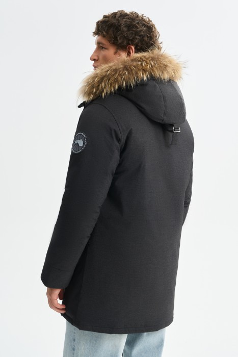 зимняя куртка с капюшоном по цене 15080 руб вид справа