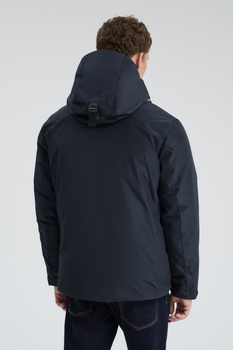 зимняя куртка с капюшоном по цене 3580 руб вид справа