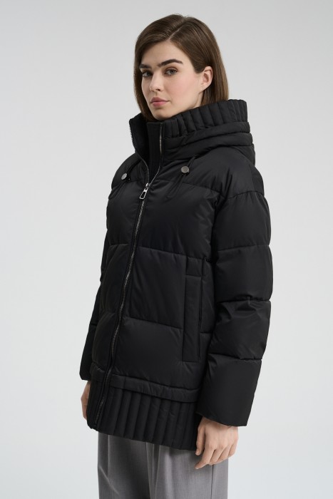 зимняя куртка с капюшоном от бренда снежная королева вид слева