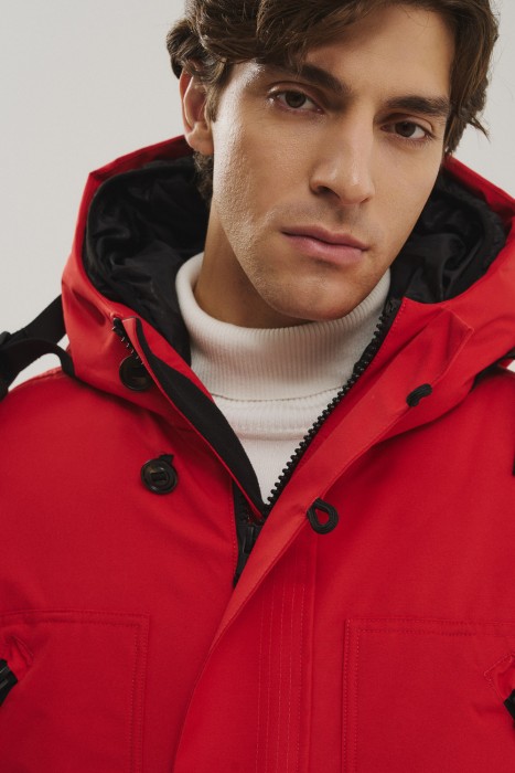 зимняя куртка с капюшоном из россии вид сбоку