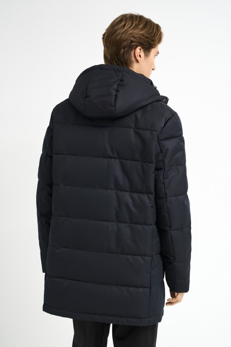 зимняя куртка с капюшоном по цене 4720 руб вид справа