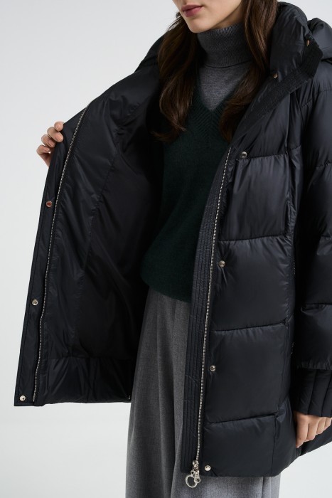 зимняя куртка с капюшоном из россии вид сбоку