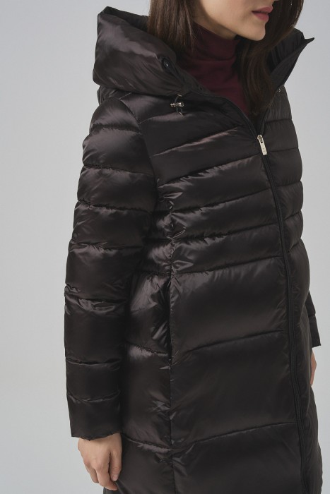 зимняя куртка с капюшоном из россии вид сбоку