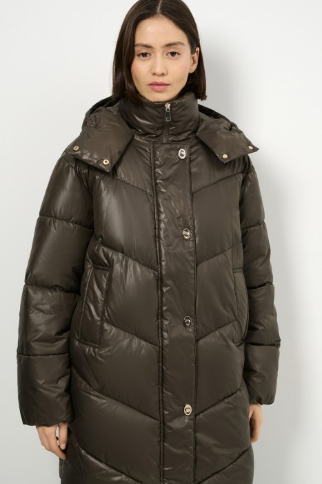 зимняя куртка с капюшоном из россии вид сбоку