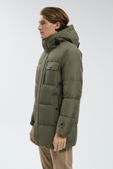 зимняя куртка с капюшоном от бренда снежная королева вид слева