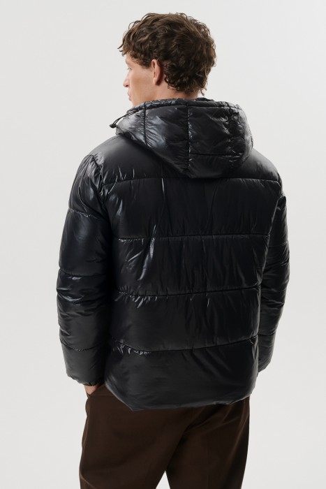 зимняя куртка с капюшоном из россии вид сбоку