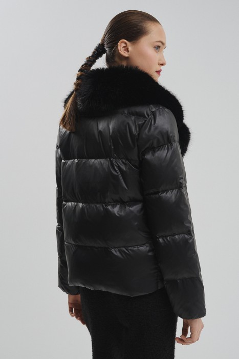 зимняя куртка с меховой отделкой по цене 11900 руб вид справа