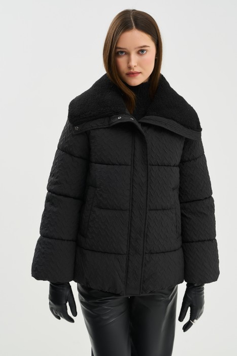 зимняя куртка с меховой отделкой от бренда снежная королева вид слева