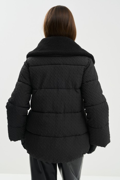 зимняя куртка с меховой отделкой по цене 4640 руб вид справа