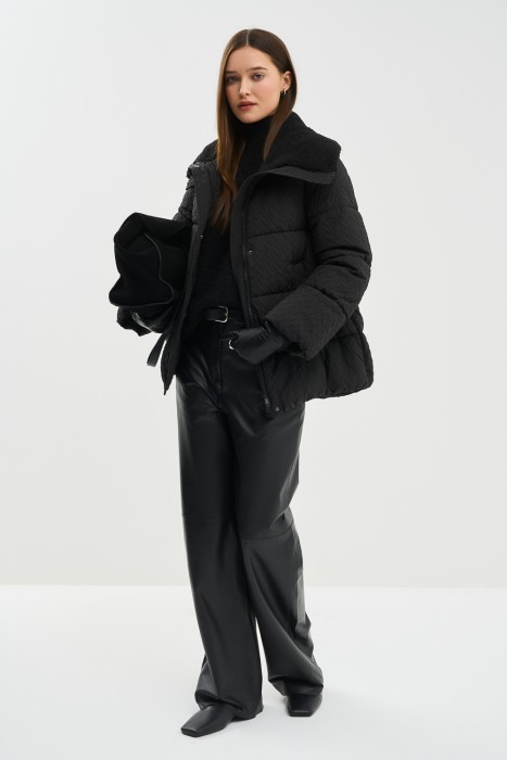 зимняя куртка с меховой отделкой из россии вид сбоку