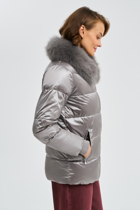 зимняя куртка с меховой отделкой от бренда снежная королева вид слева