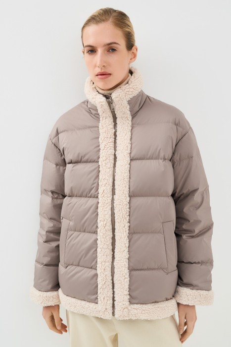 зимняя куртка с меховой отделкой от бренда снежная королева вид слева