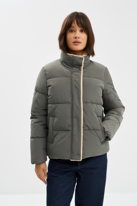 зимняя куртка с меховой отделкой от бренда снежная королева вид слева