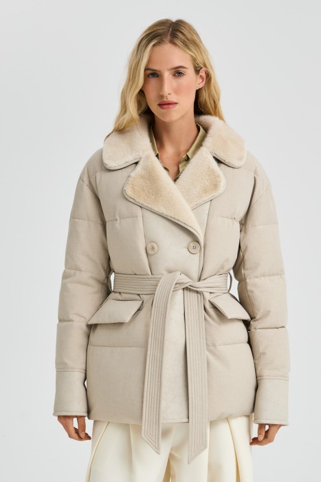 зимняя куртка с меховой отделкой от бренда снежная королева вид слева