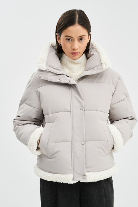 зимняя куртка с меховой отделкой от бренда снежная королева вид слева