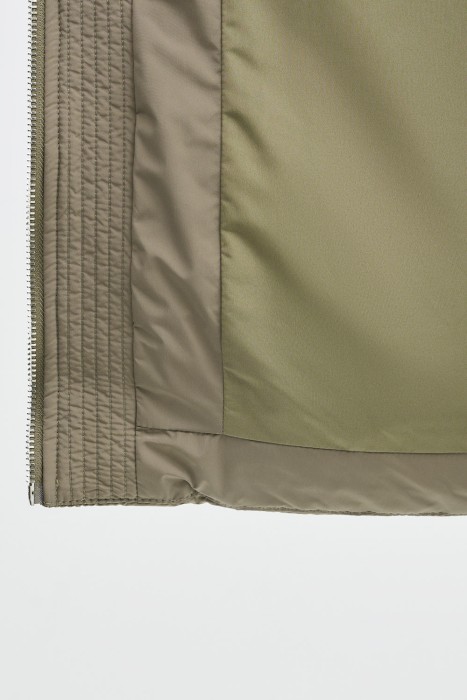 зимняя куртка с меховой отделкой из россии вид сбоку