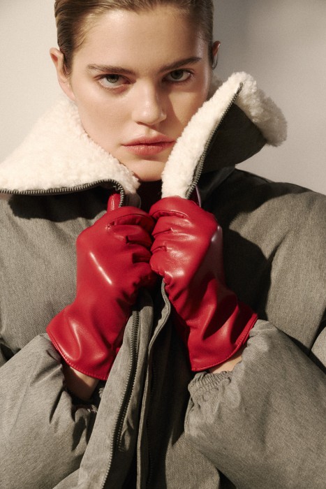 зимняя куртка с меховой отделкой по цене 4720 руб вид справа