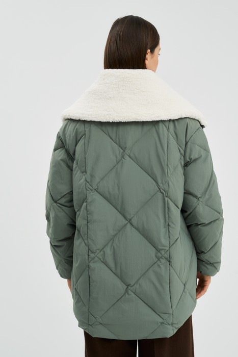 зимняя куртка с меховой отделкой по цене 9700 руб вид справа