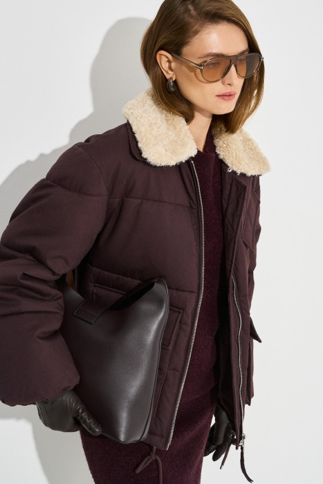 зимняя куртка с меховой отделкой из россии вид сбоку