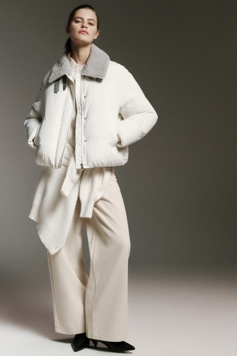 зимняя куртка с меховой отделкой от бренда снежная королева вид слева