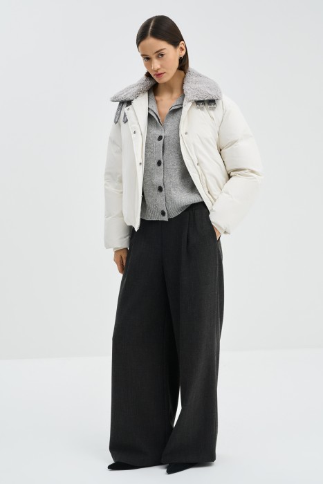 зимняя куртка с меховой отделкой из россии вид сбоку