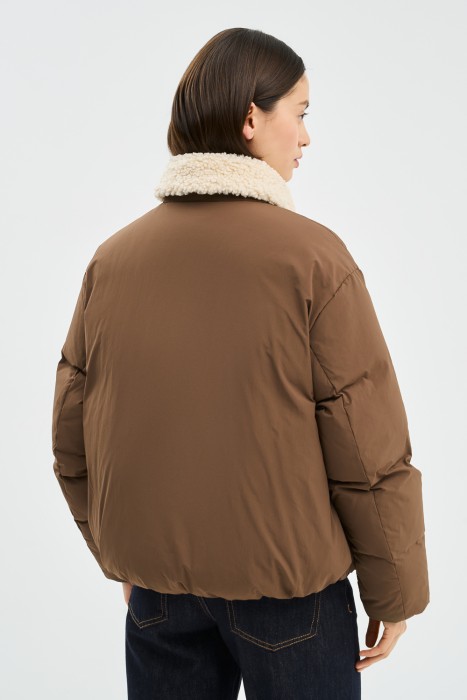 зимняя куртка с меховой отделкой от бренда снежная королева вид слева