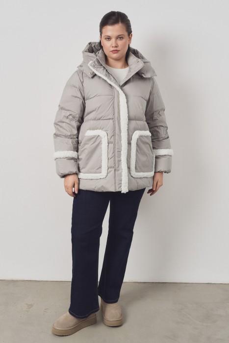 зимняя куртка с меховой отделкой от бренда снежная королева вид слева