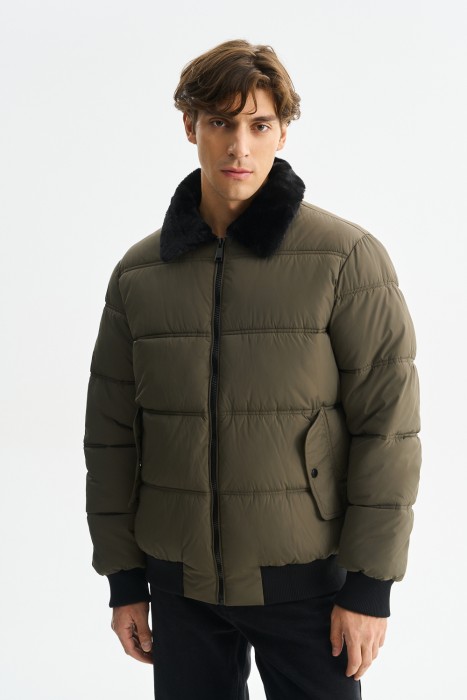 зимняя куртка с меховой отделкой от бренда снежная королева вид слева