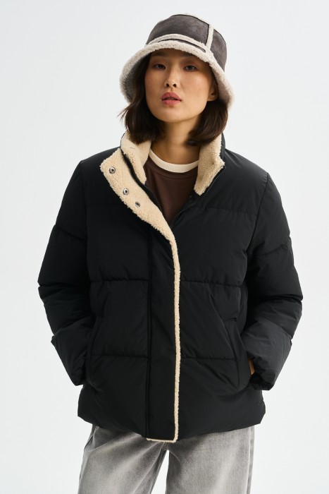 зимняя куртка с меховой отделкой от бренда снежная королева вид слева