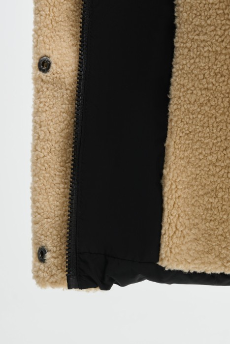 зимняя куртка с меховой отделкой из россии вид сбоку