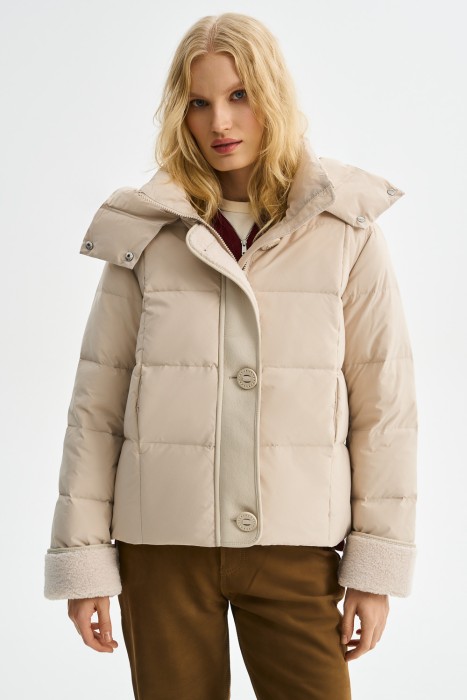 зимняя куртка с меховой отделкой от бренда снежная королева вид слева