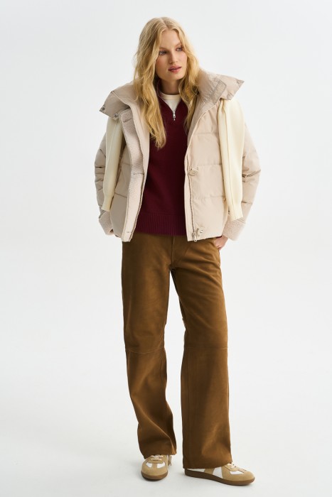 зимняя куртка с меховой отделкой из россии вид сбоку