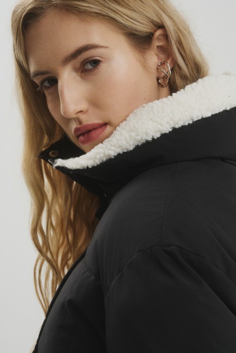 зимняя куртка с меховой отделкой из россии вид сбоку