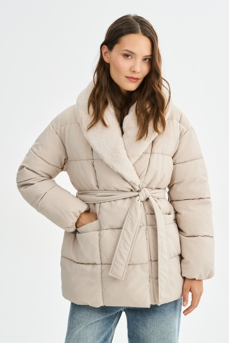 зимняя куртка с меховой отделкой от бренда снежная королева вид слева