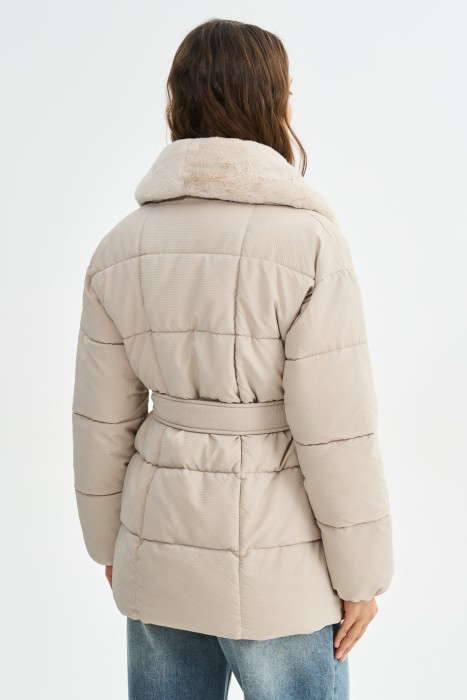 зимняя куртка с меховой отделкой по цене 6190 руб вид справа