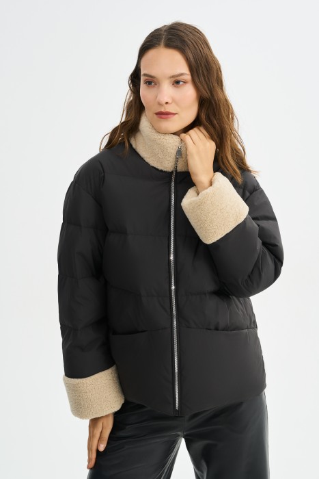 зимняя куртка с меховой отделкой от бренда снежная королева вид слева