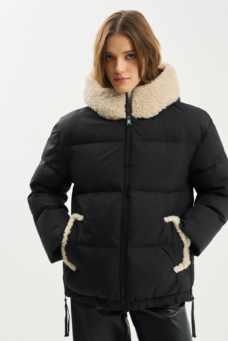 зимняя куртка с меховой отделкой от бренда снежная королева вид слева