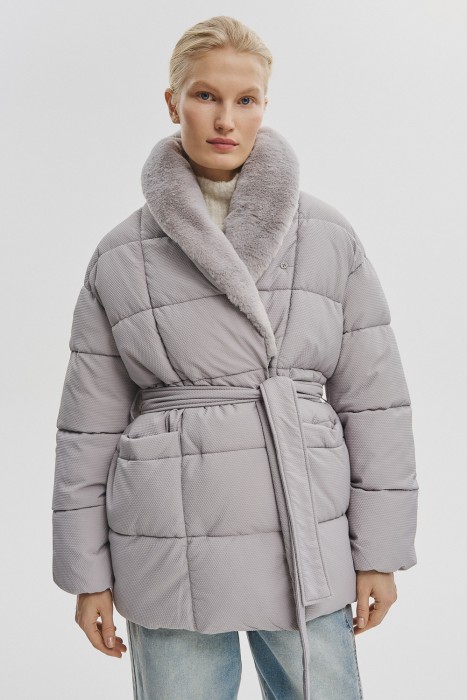 зимняя куртка с меховой отделкой от бренда снежная королева вид слева