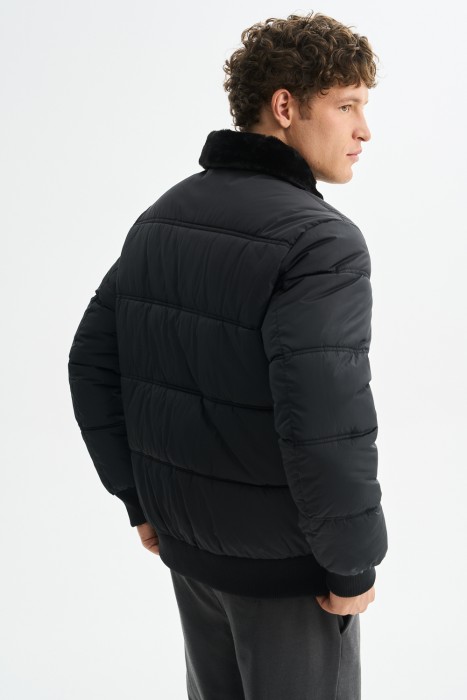 зимняя куртка с меховой отделкой по цене 5290 руб вид справа