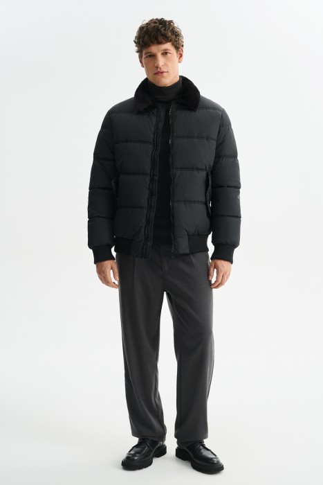 зимняя куртка с меховой отделкой из россии вид сбоку