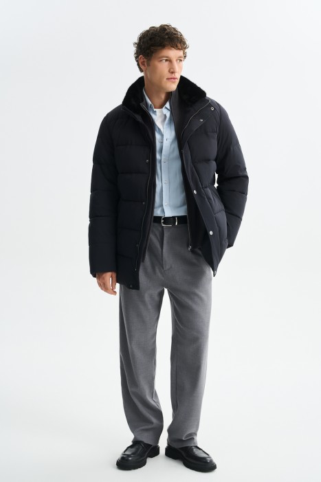 зимняя куртка с меховой отделкой из россии вид сбоку