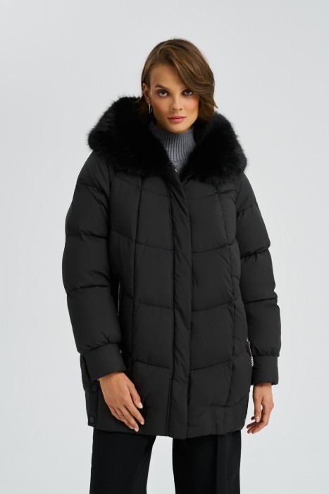 зимняя куртка с меховой отделкой от бренда снежная королева вид слева