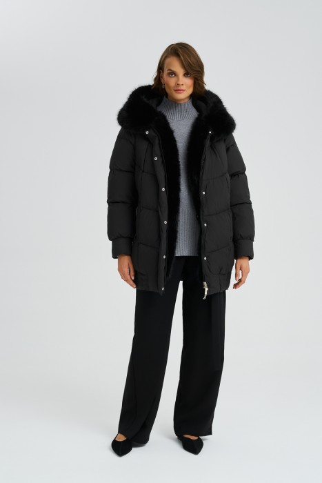 зимняя куртка с меховой отделкой из россии вид сбоку