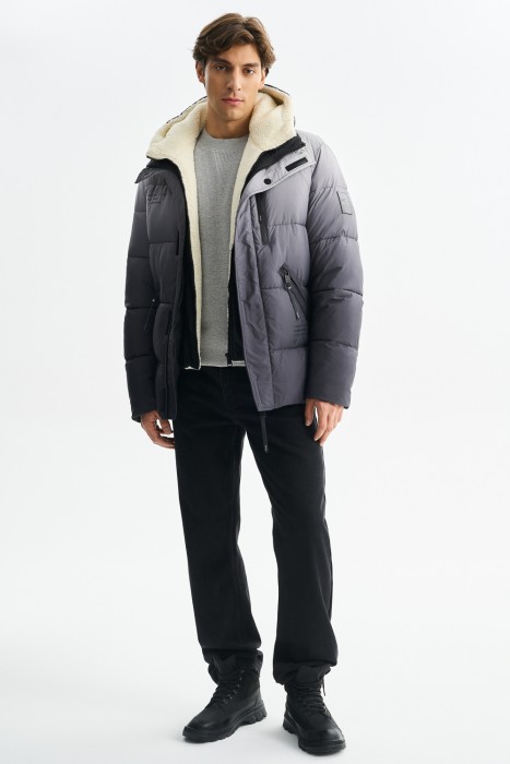 зимняя куртка с меховой вставкой от бренда снежная королева вид слева