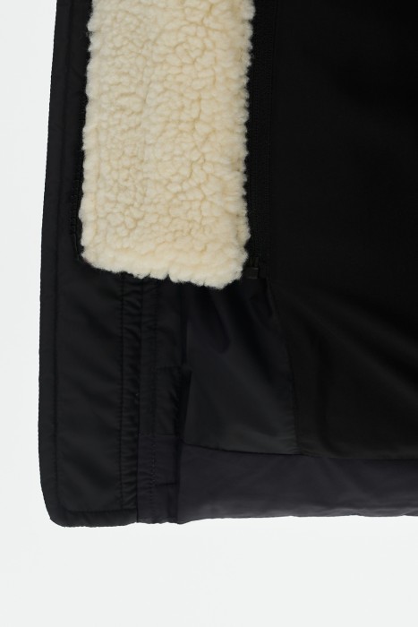 зимняя куртка с меховой вставкой из россии вид сбоку