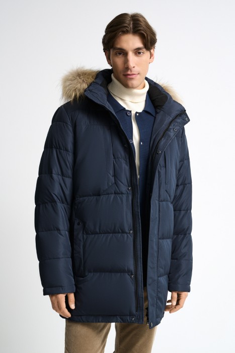 зимняя куртка с отделкой мехом енота от бренда снежная королева вид слева