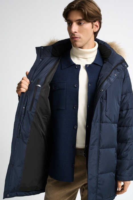 зимняя куртка с отделкой мехом енота из россии вид сбоку