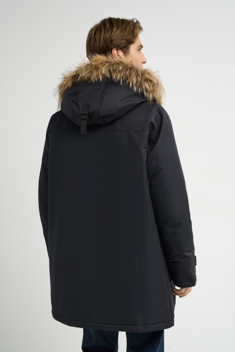 зимняя куртка с отделкой мехом енота по цене 5750 руб вид справа